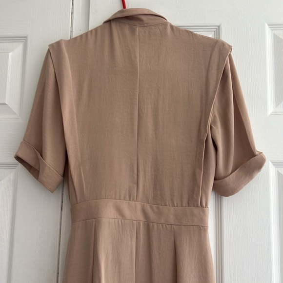 ASOS DESIGN- wrap tax midi dress with shoulder pads - Picture 6 of 6